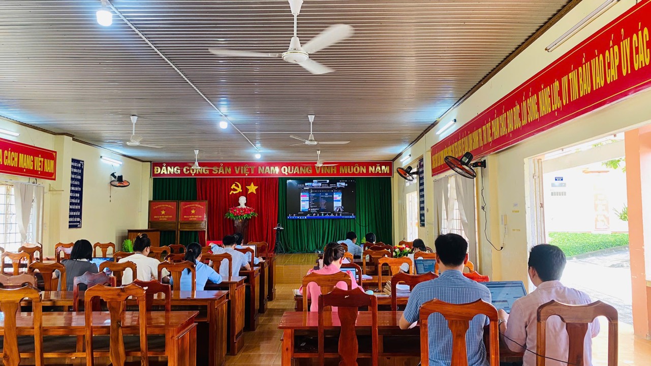 XÃ XUÂN THÀNH THAM GIA TẬP HUẤN TRỰC TUYẾN TRIỂN KHAI PHẦN MỀM HỌP KHÔNG GIẤY TỜ