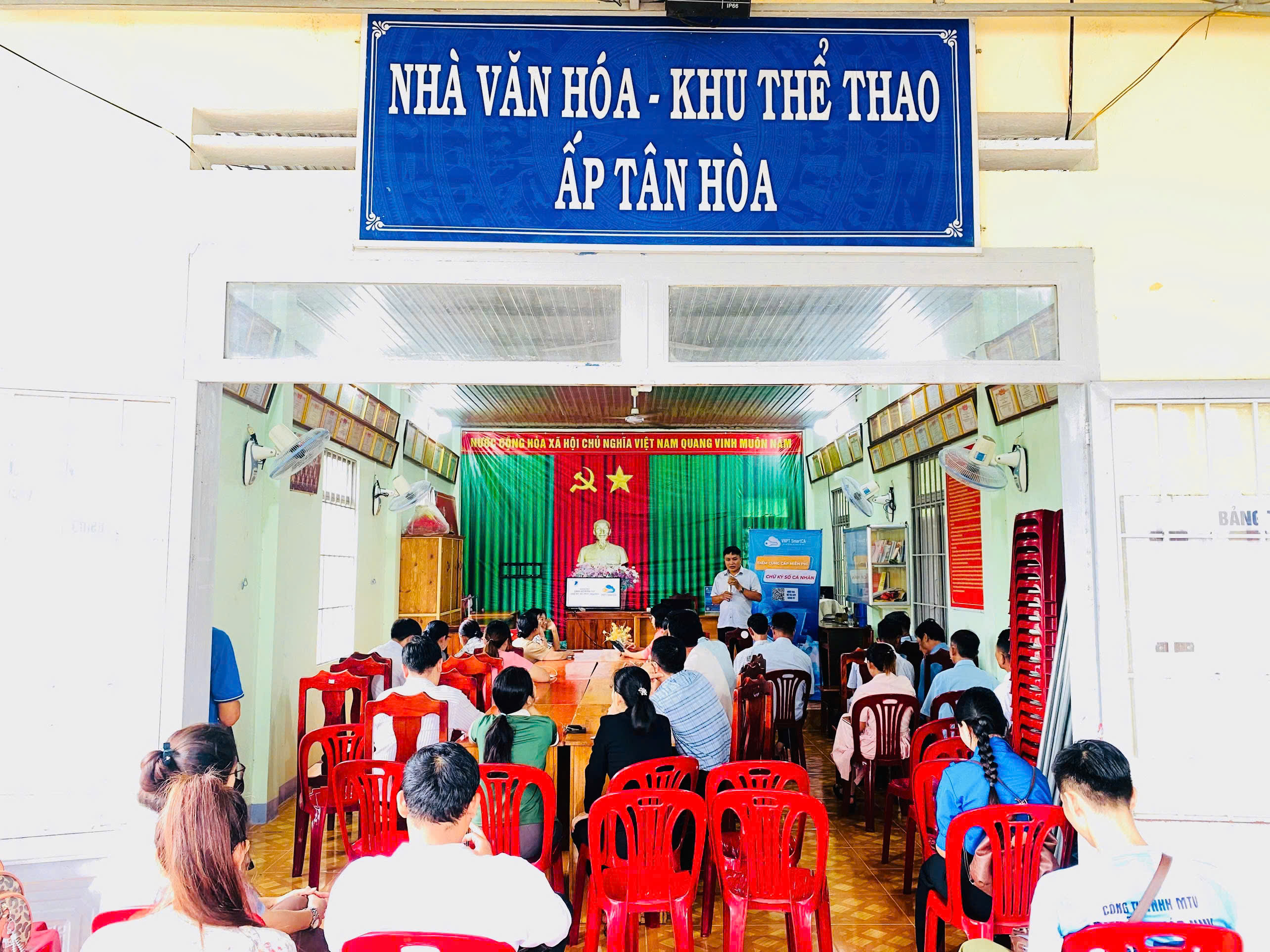 Xã Xuân Thành triển khai Phổ cập chữ ký số, kỹ năng số cho người dân trên địa bàn