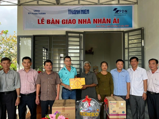 Lê bàn giao nhà Nhân ái cho gia đình ông Nguyễn Văn Học - ấp Cây Da, xã Xuân Thành