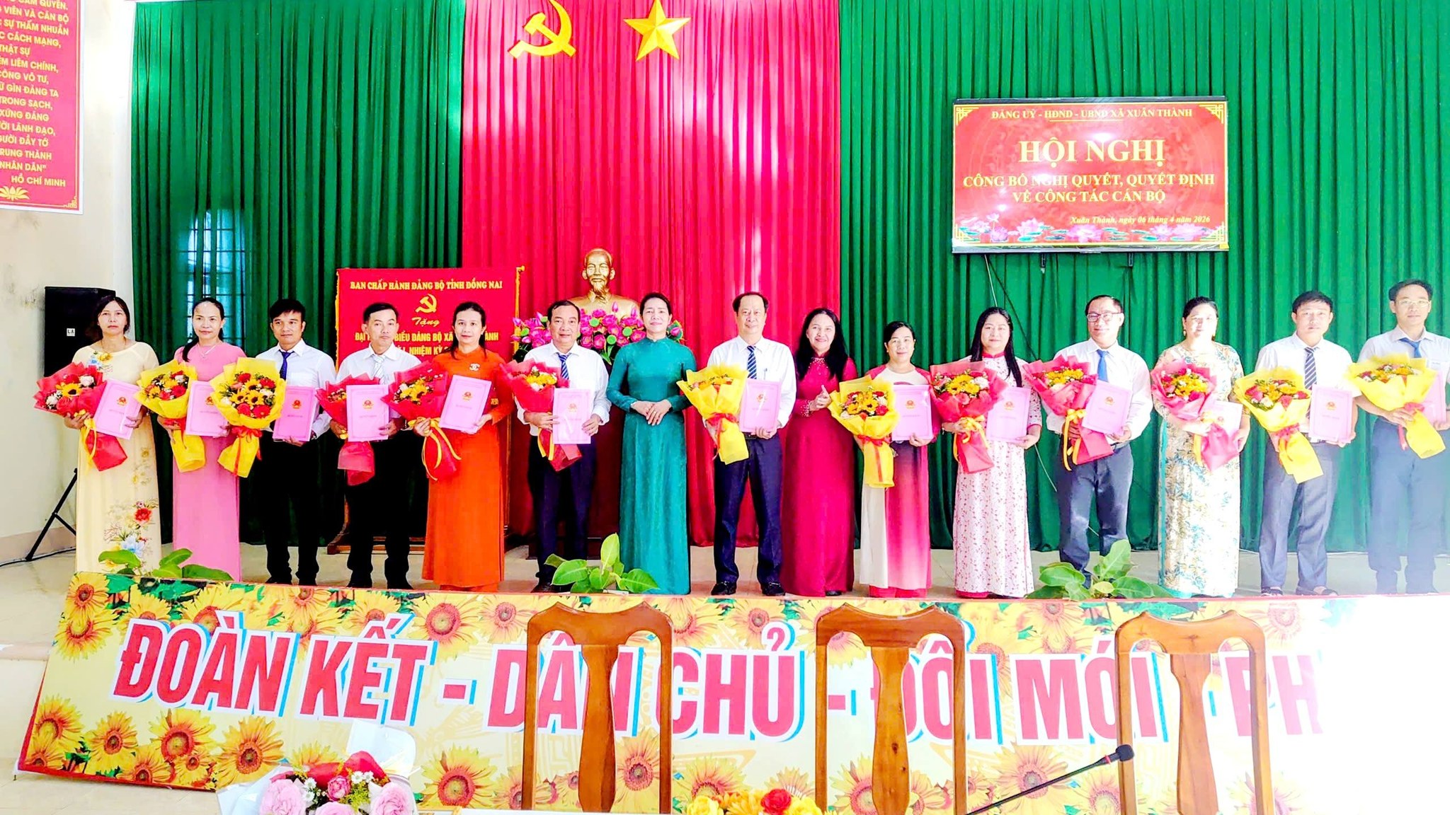 XÃ XUÂN THÀNH TRANG TRỌNG TỔ CHỨC LỄ CÔNG BỐ CÁC QUYẾT ĐỊNH, NGHỊ QUYẾT VỀ CÔNG TÁC CÁN BỘ